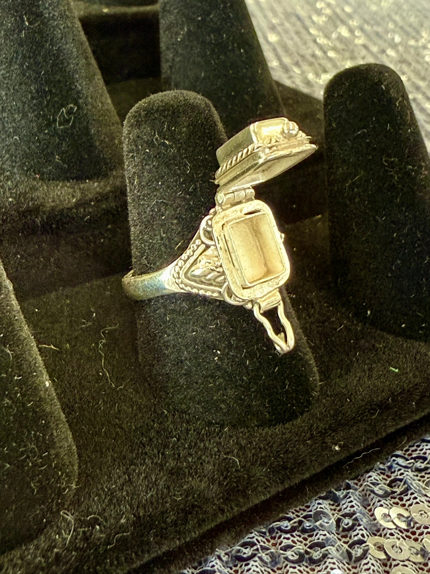 Amethyst Poison Ring