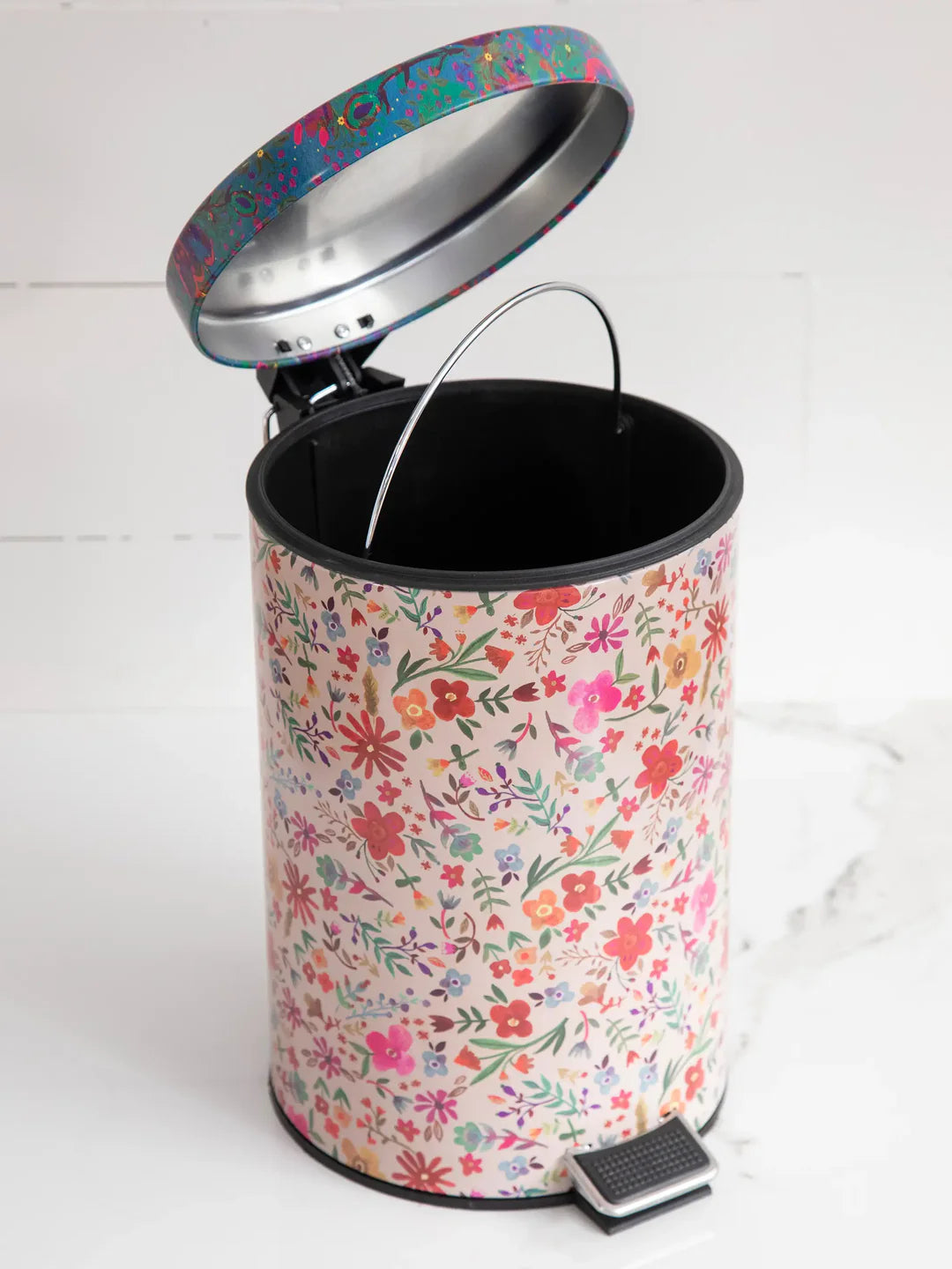 Lidded Trash Can