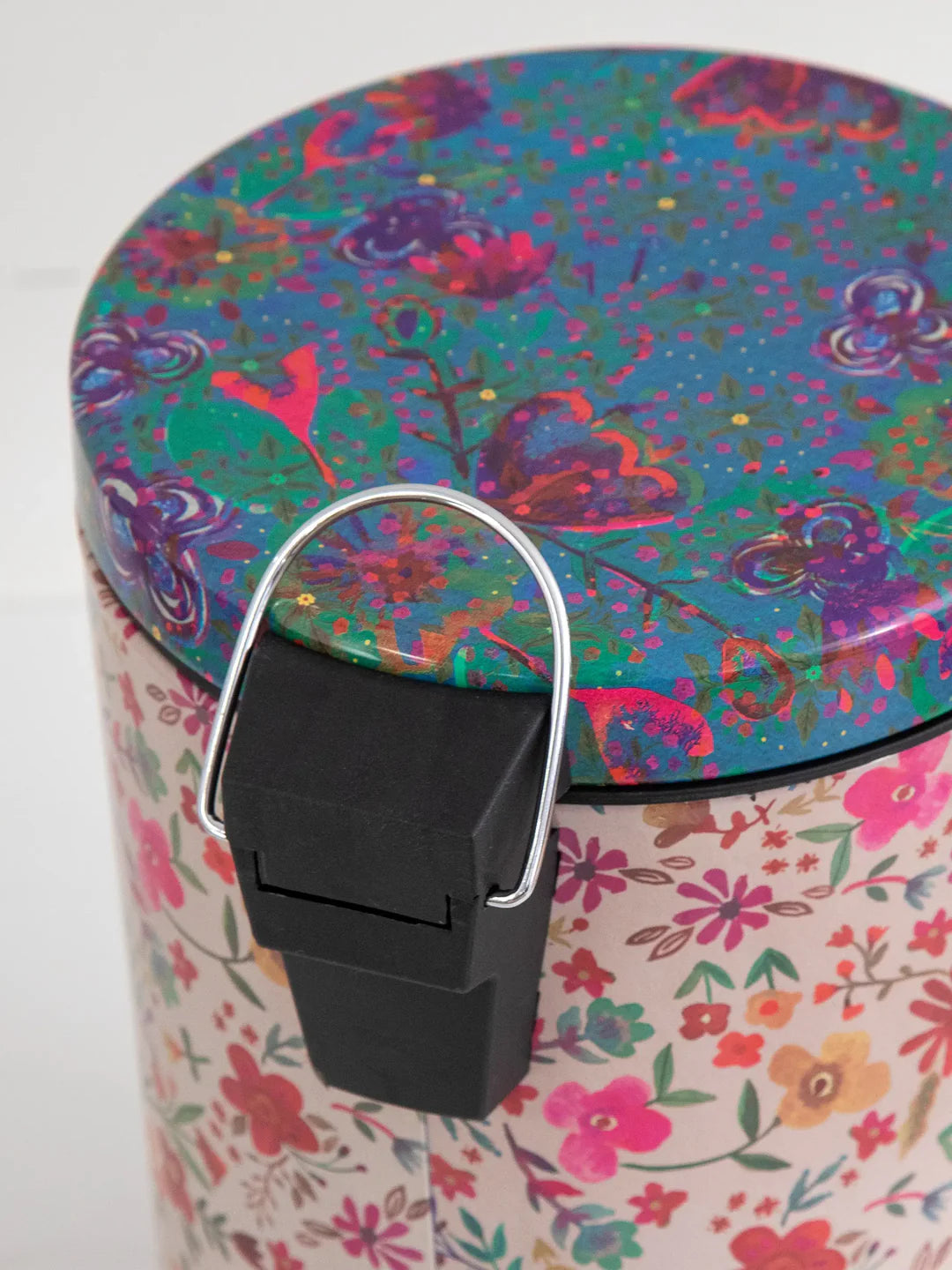 Lidded Trash Can